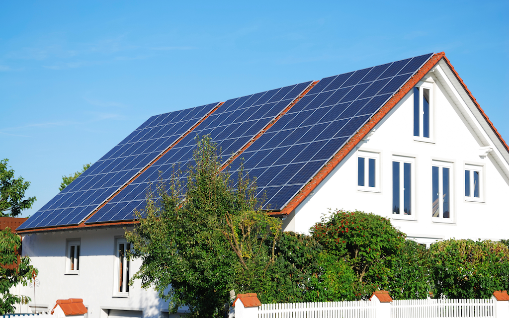 Fotovoltaika sníží náklady - ideální plocha střechy alespoň 15-20 m2.